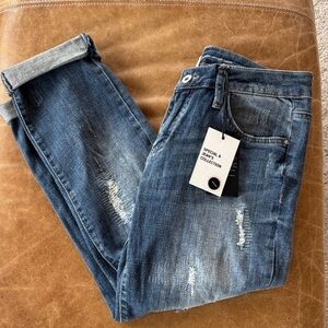 NWT Special A Distressed Capri